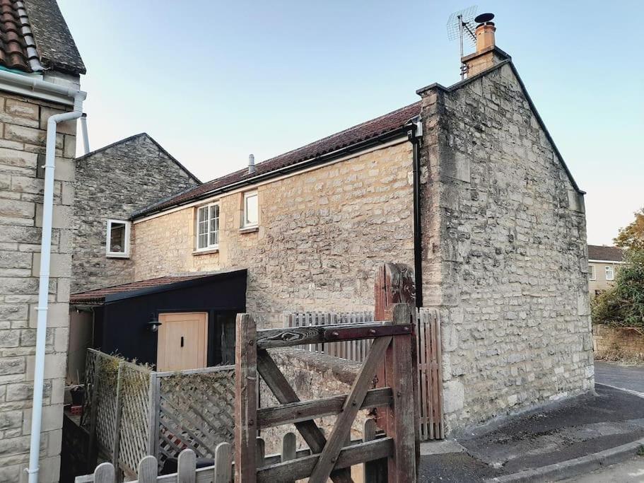 Converted Barn In บาธ ภายนอก รูปภาพ